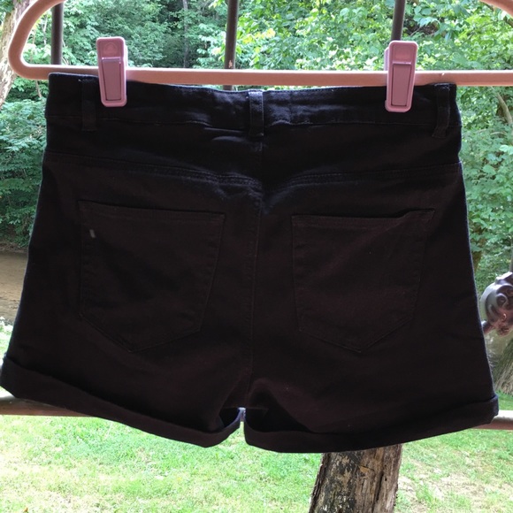 Black jean shorts - Picture 2 of 3